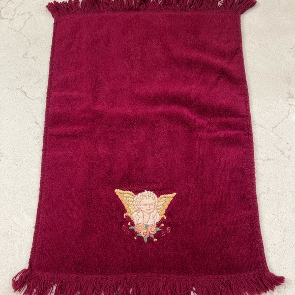 Fingertip Towel with Cherub Angel Appliqué - Picture 3 of 7